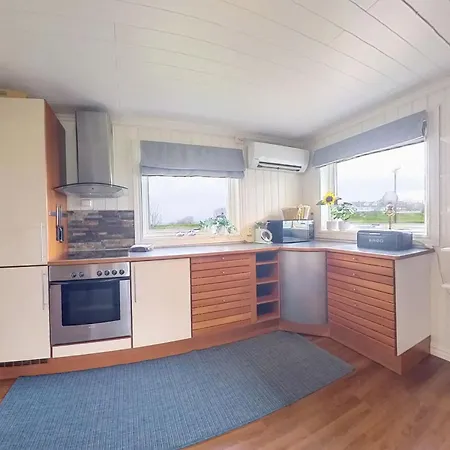 Apartment In Island Paradise